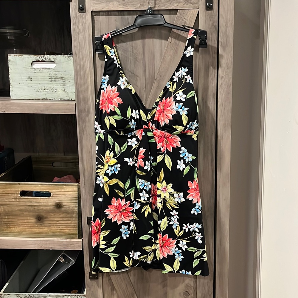 Shape Solver Separates Multi Floral Tummy Control Fly Away Bathing Suit,10,NWT